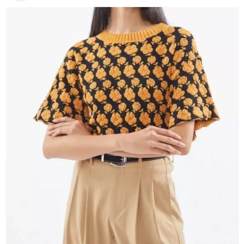 Urban Outfitters women’s Rosa floral golden orange Black Knit Sweater crop Large